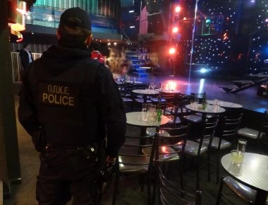 Χωρίς αποδείξεις και με ανασφάλιστους εργαζόμενους μπαρ και εστιατόρια- Τι έδειξαν οι έλεγχοι